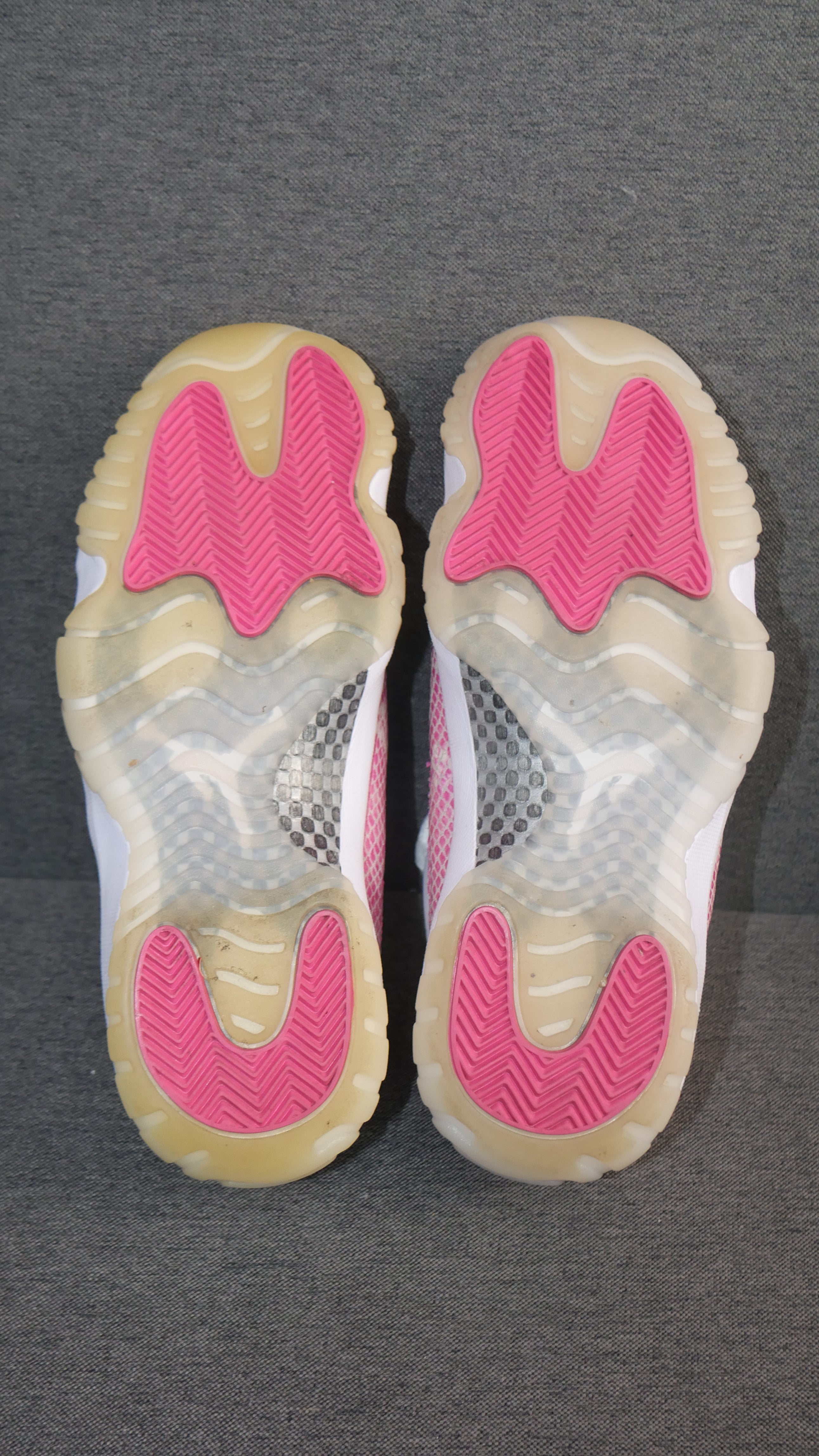 Jordan 11 low pink snakeskin