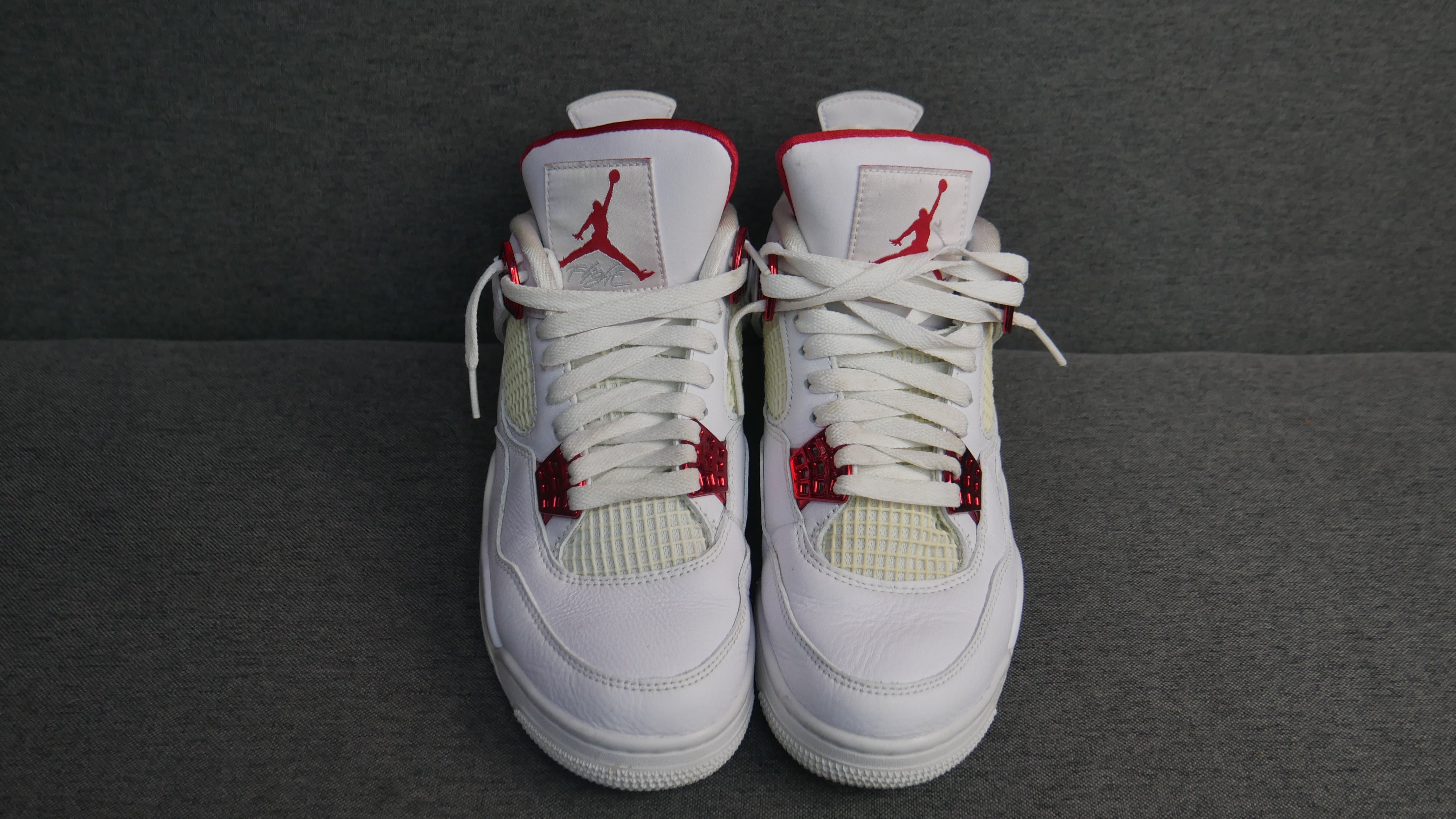 Jordan 4 red metalic -used