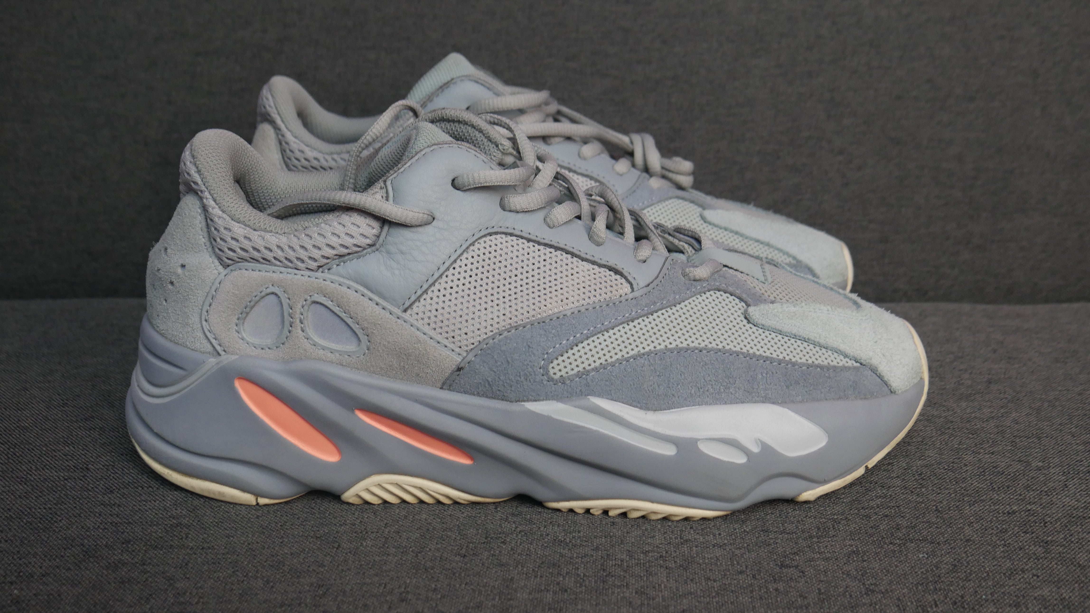 Yeezy 700 inertia USED