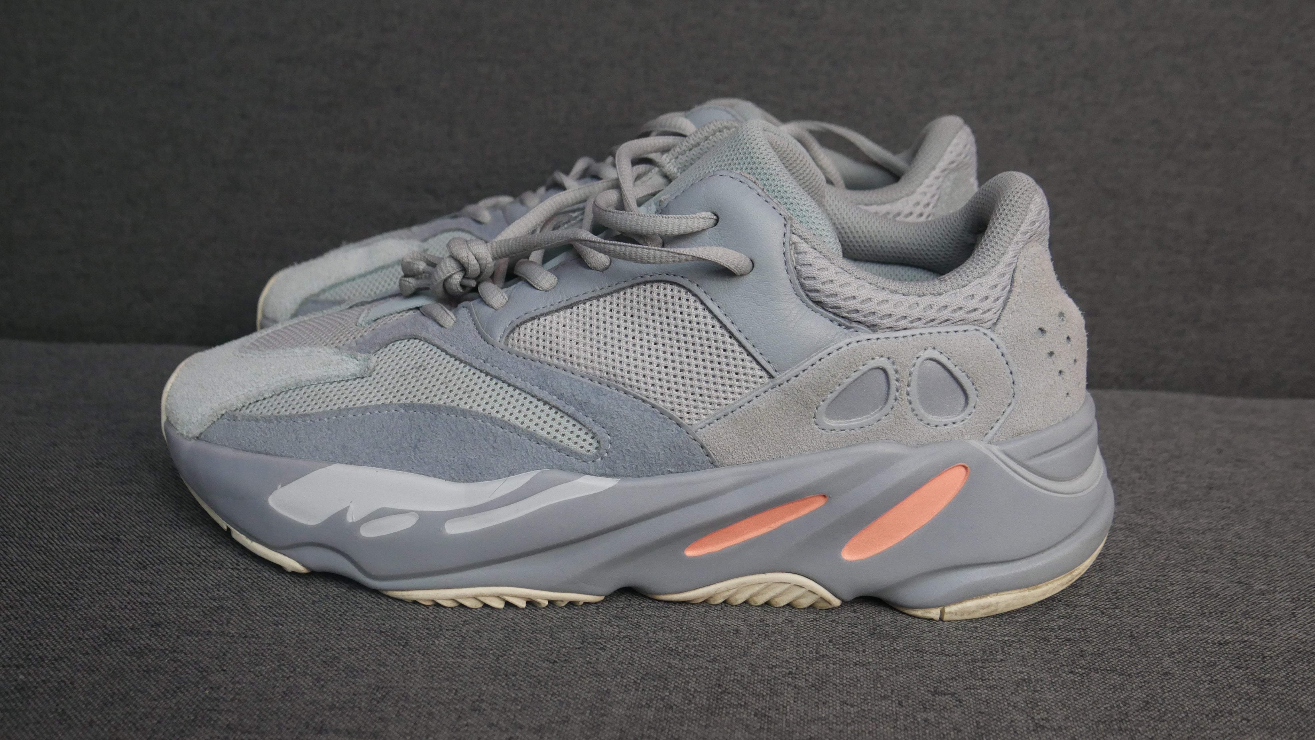 Yeezy 700 inertia USED