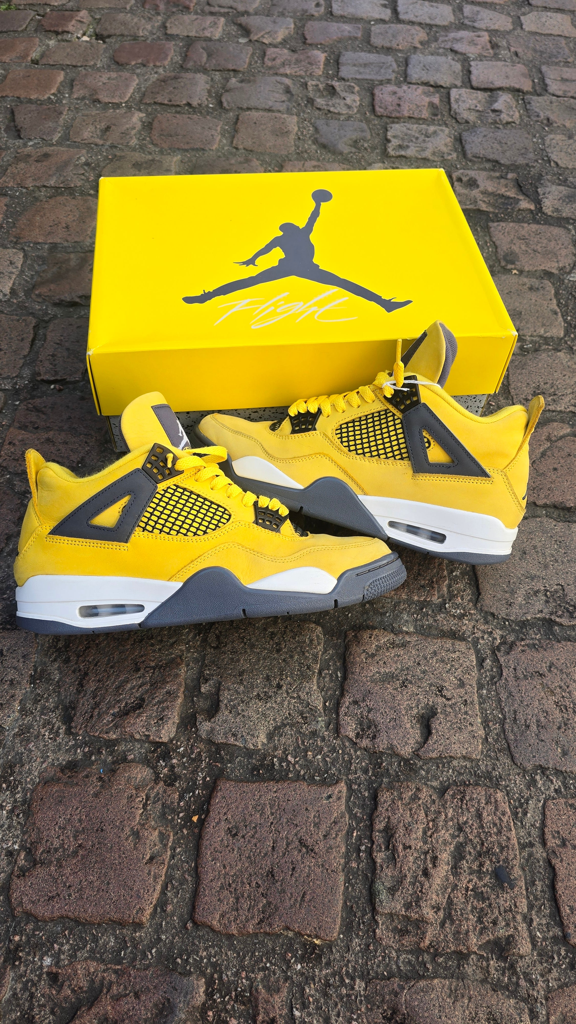 Jordan 4 yellow lightening USED