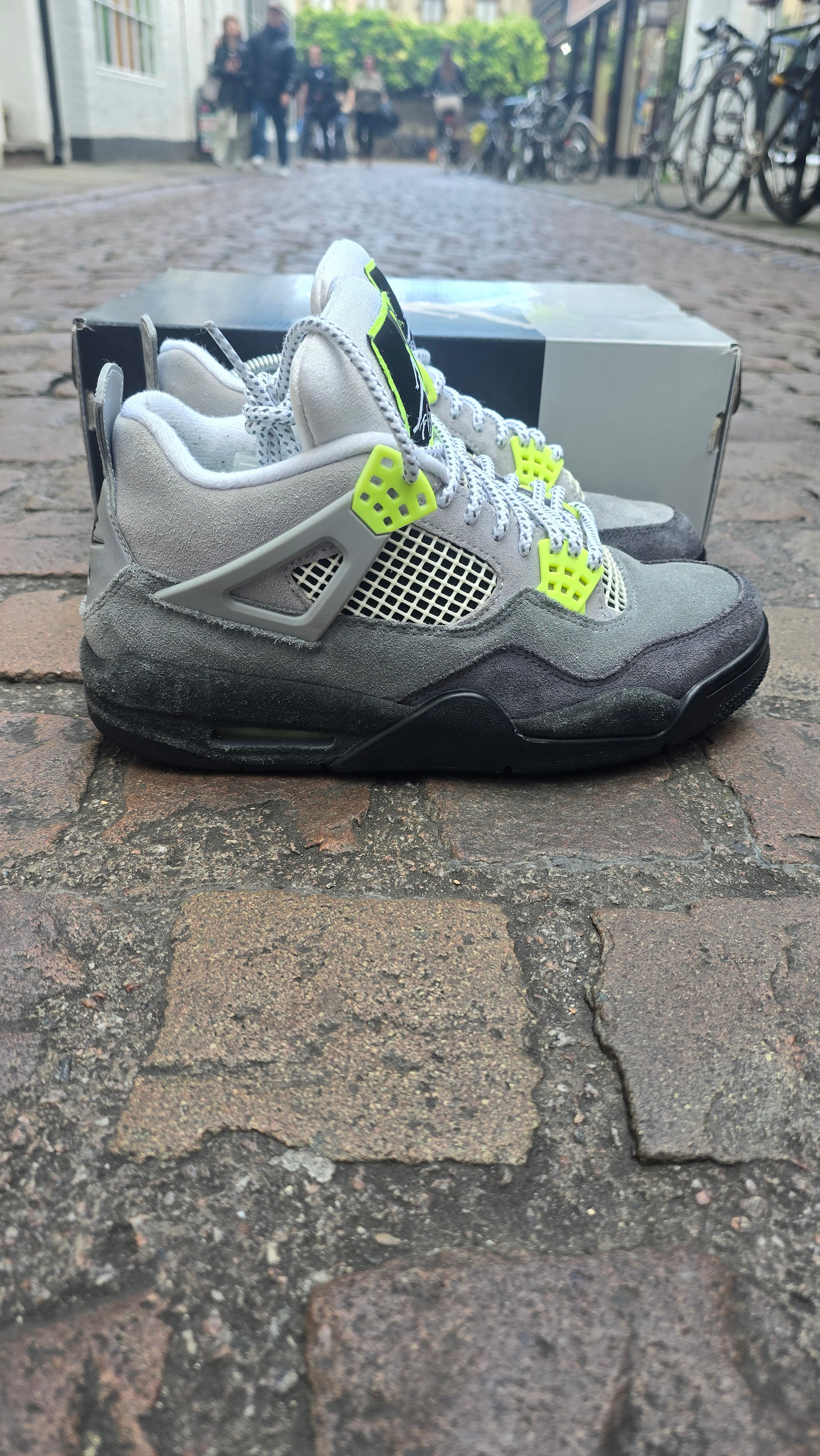 Jordan 4 neon UK  7 USED